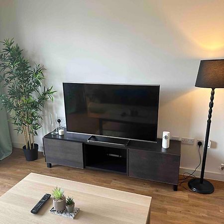 Entire 2 Bedroom Flat Лондон Екстер'єр фото
