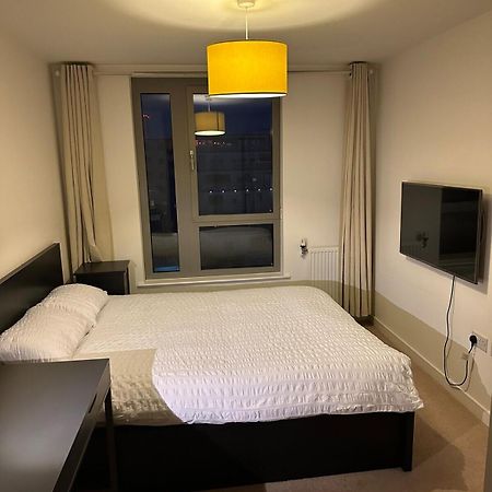 Entire 2 Bedroom Flat Лондон Екстер'єр фото
