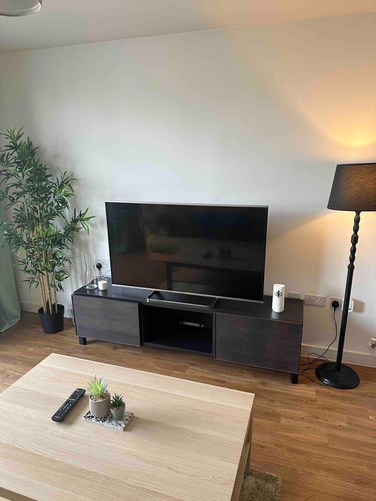 Entire 2 Bedroom Flat Лондон Екстер'єр фото