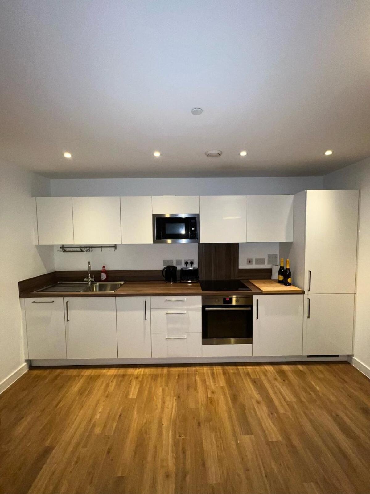 Entire 2 Bedroom Flat Лондон Екстер'єр фото